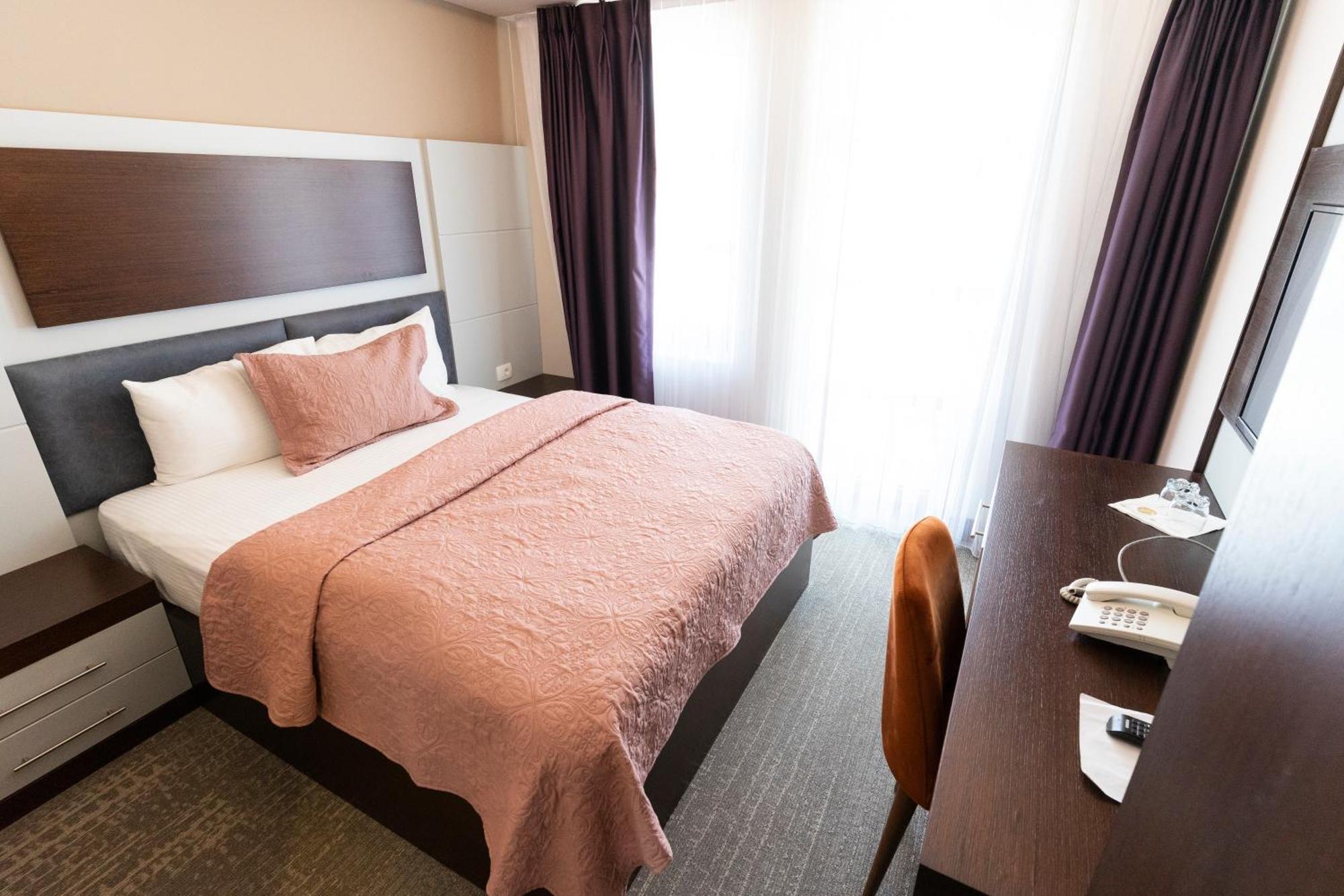 Hotel Prizreni Zewnętrze zdjęcie