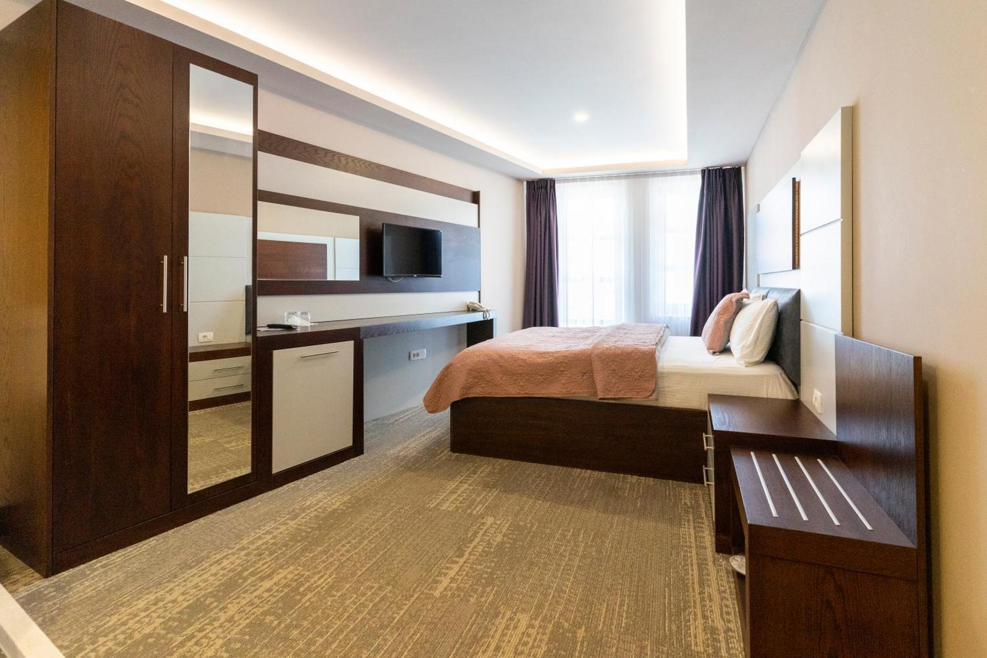 Hotel Prizreni Zewnętrze zdjęcie