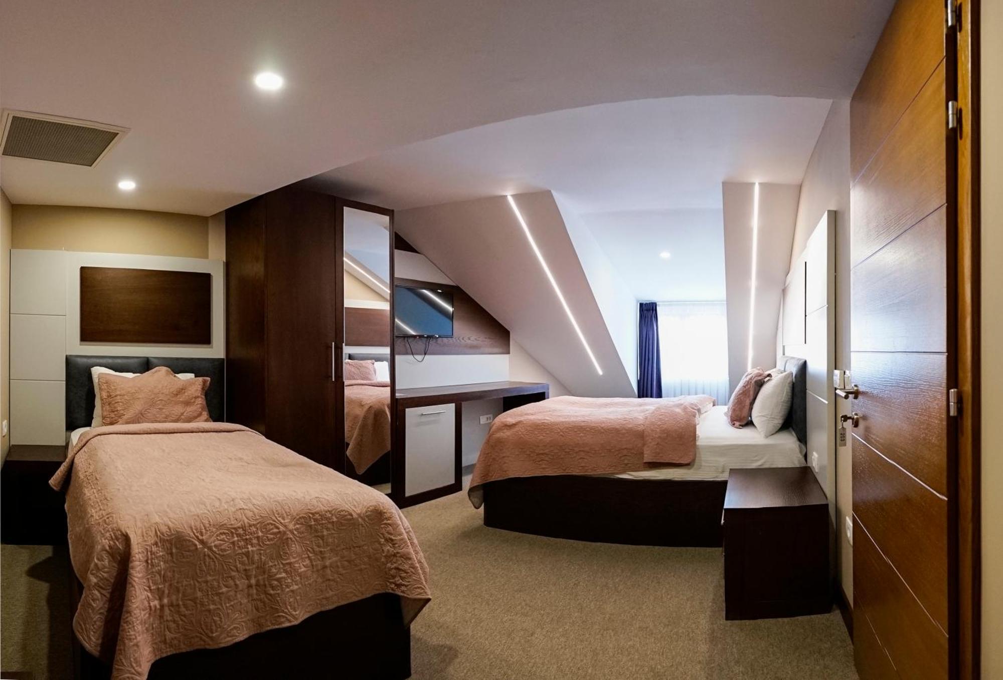 Hotel Prizreni Zewnętrze zdjęcie
