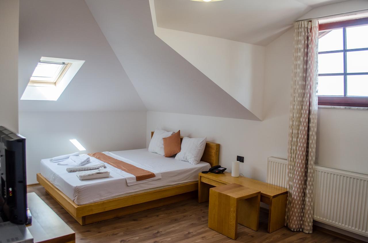 Hotel Prizreni Zewnętrze zdjęcie
